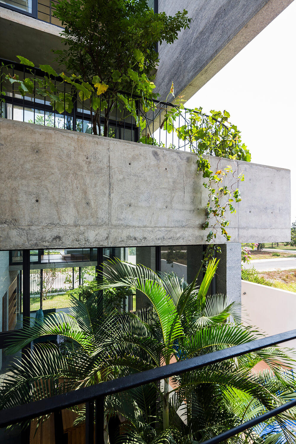 Binh House by Vo Trong Nghia Architects