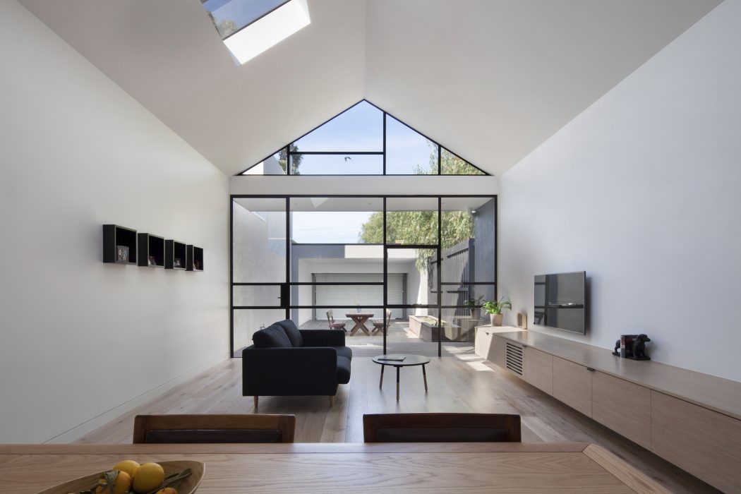 Burnley Residential Renovation by DX Architects