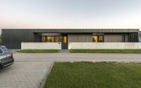 002-black-box-house-pao-architects