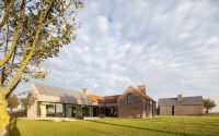 024-farmhouse-knokkeheist-govaert-vanhoutte-architects