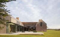025-farmhouse-knokkeheist-govaert-vanhoutte-architects