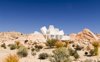 Joshua Tree Residence_02_View from the car