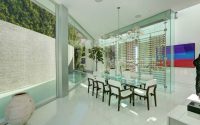 005-doheny-modern-meridith-baer-home