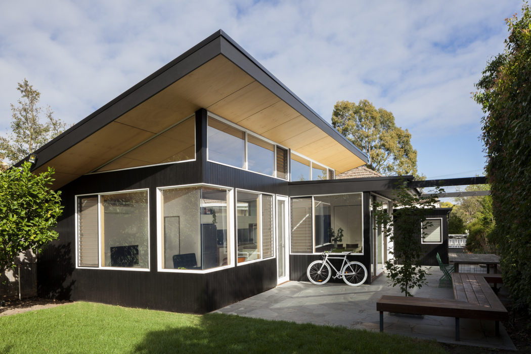 Mont Albert B&W House by Ben Callery Architects - 1