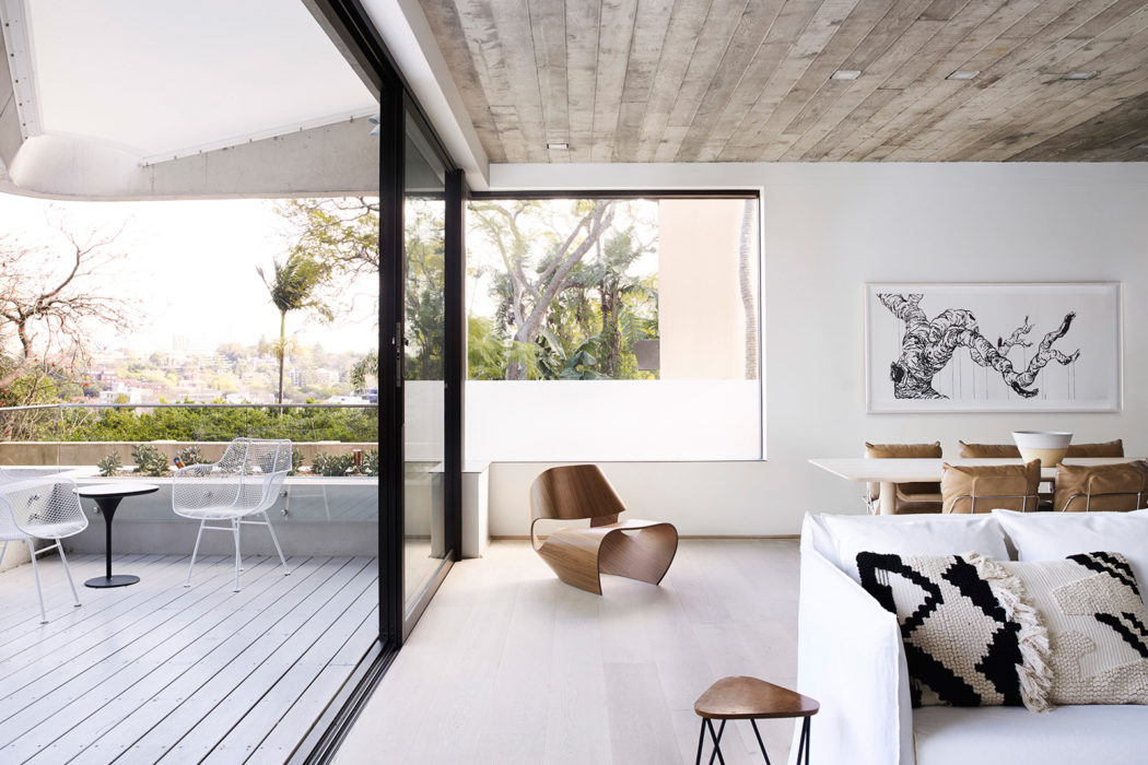Triplex Apartment by Luigi Rosselli Architects