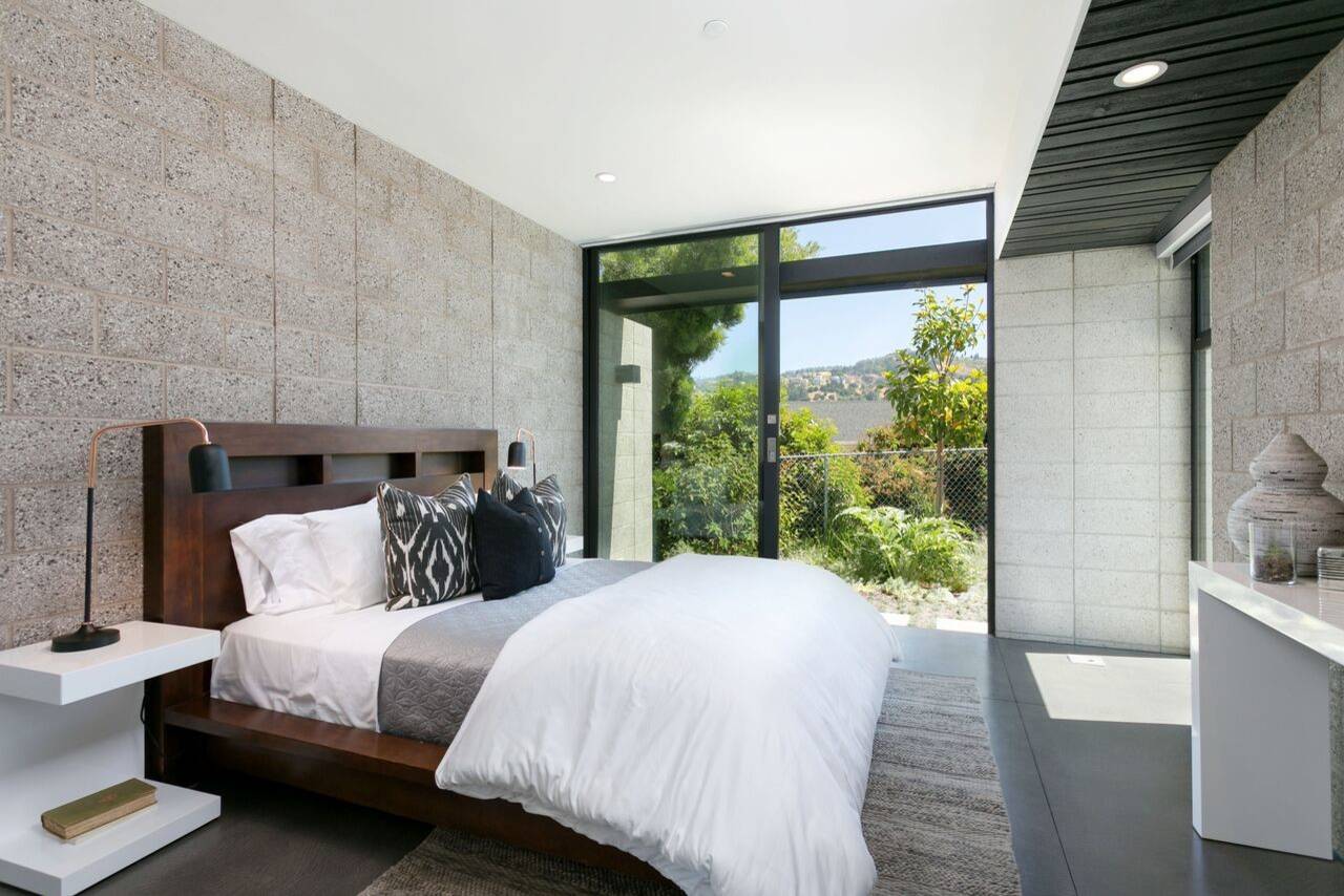 Upper Rockridge Residence by AAA Architecture
