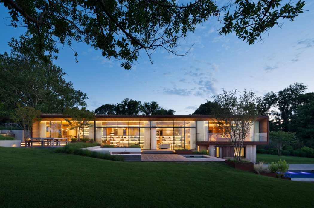 Peconic House And Barn by Mapos | HomeAdore