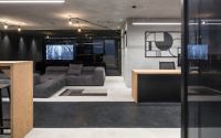 007-monochrome-office-space-tal-goldsmith-fish-design-studio