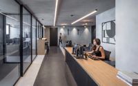 009-monochrome-office-space-tal-goldsmith-fish-design-studio