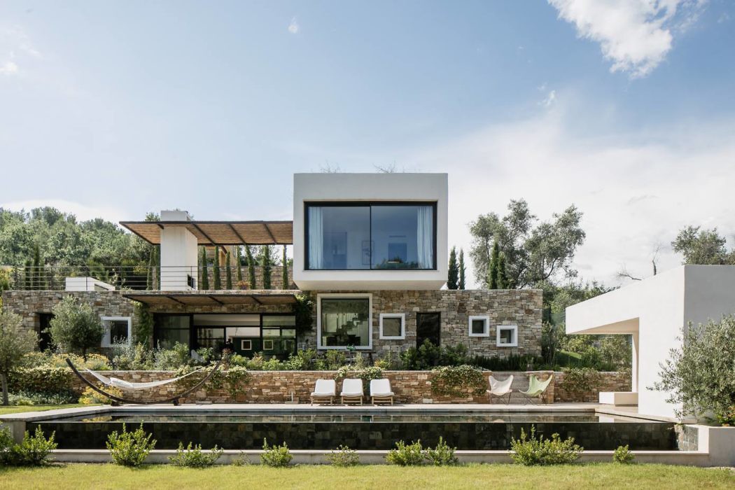 Villa Casa Vara by Caprini & Pellerin Architectes