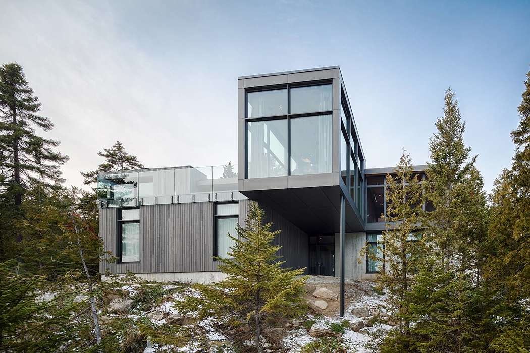 Long Horizontals by Thellend Fortin Architectes - 1