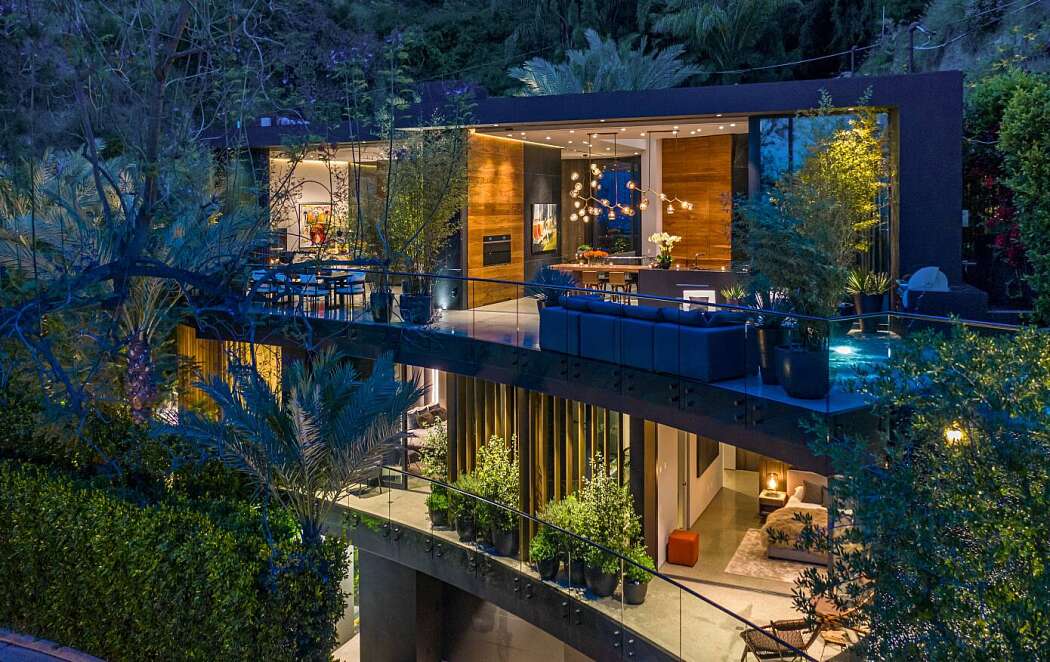 Home in Hollywood Hills by iElement - 1