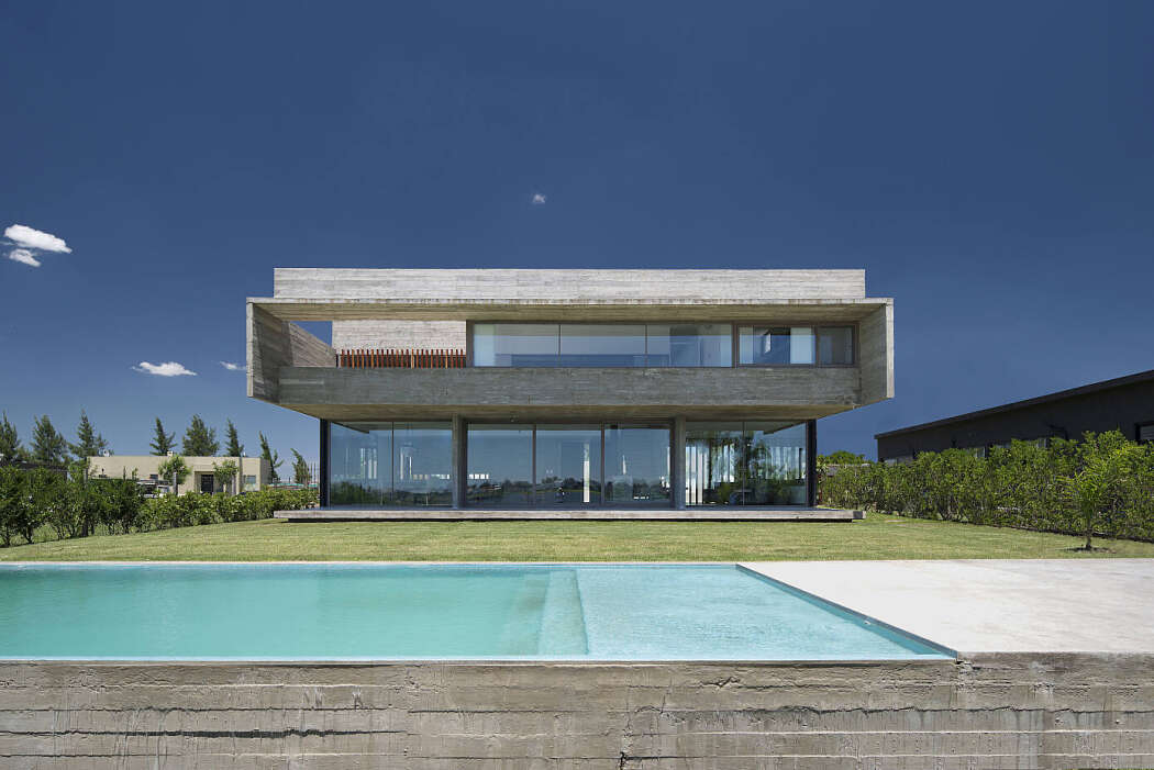 10 House by Luciano Kruk Arquitectos - 1