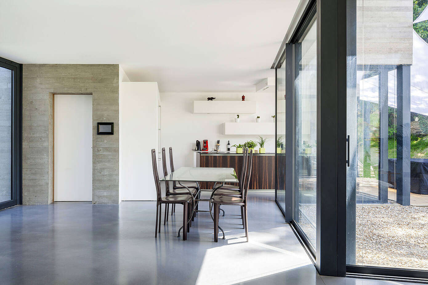 Concrete and Glass House by SKP Architecture