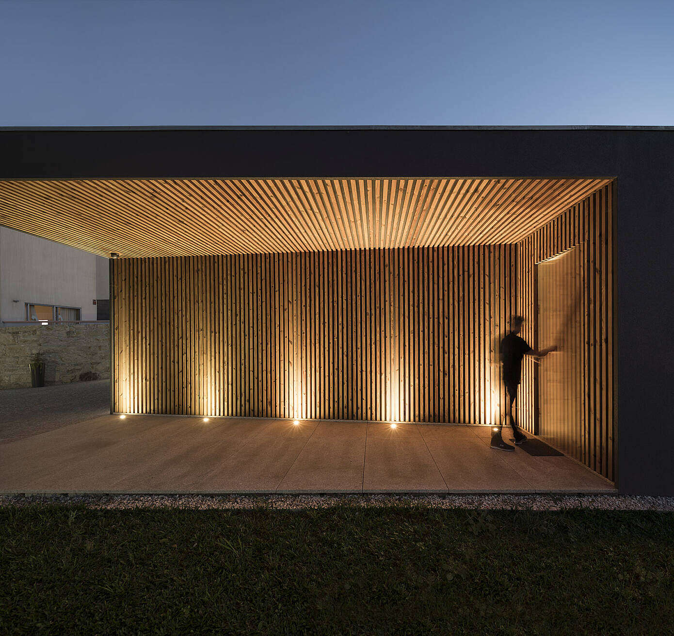 MC House by Henrique Soares Pinheiro