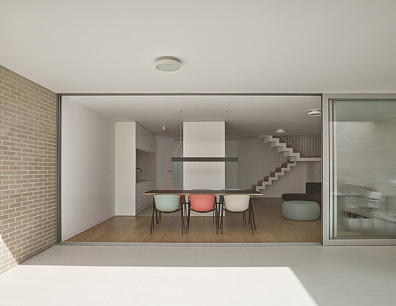 Minimalist House by DG – Estudio Arquitectura Valencia - 1