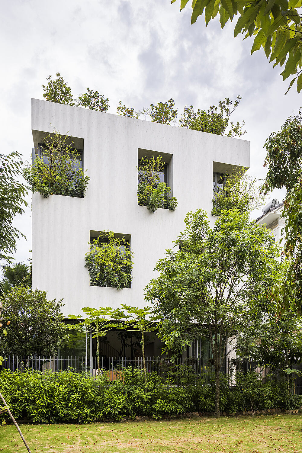Stepping Park House by Vo Trong Nghia Architects - 1