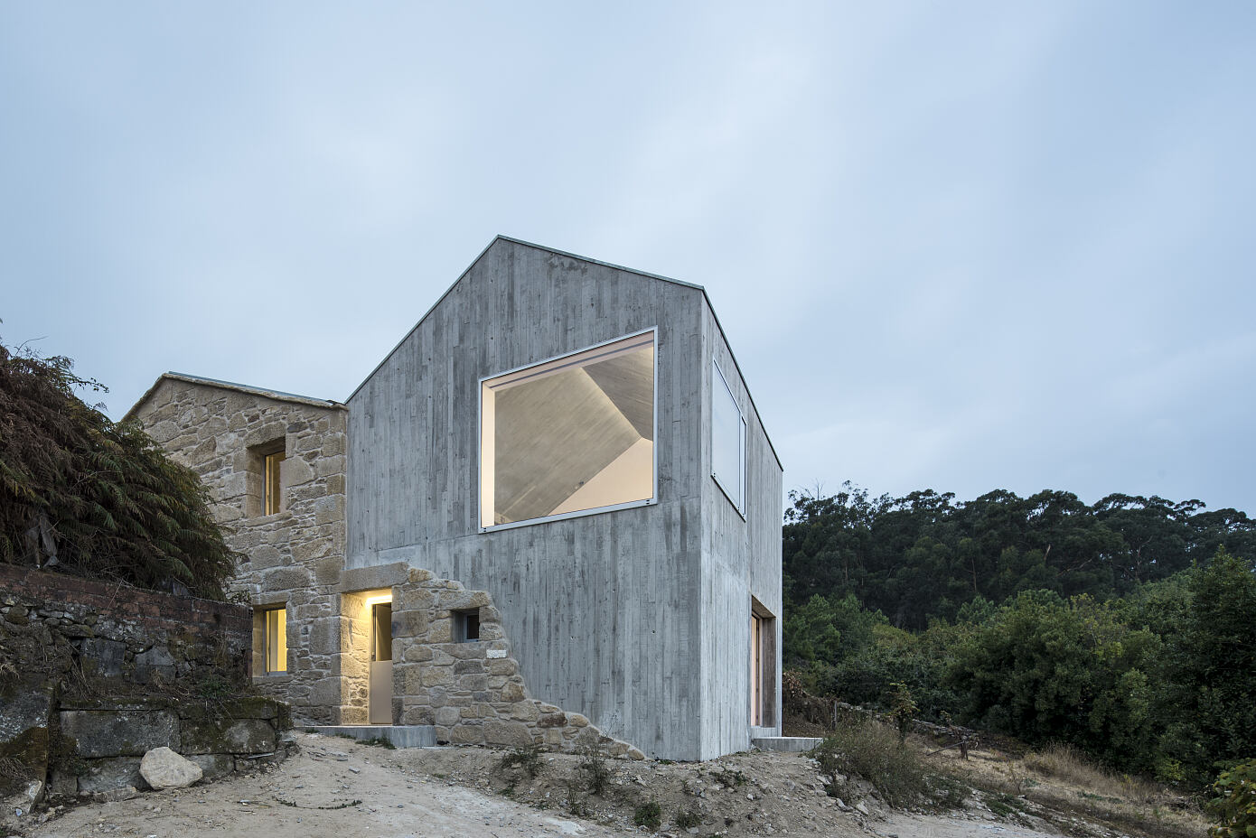 Rural House by Fuertespenedo Arquitectos