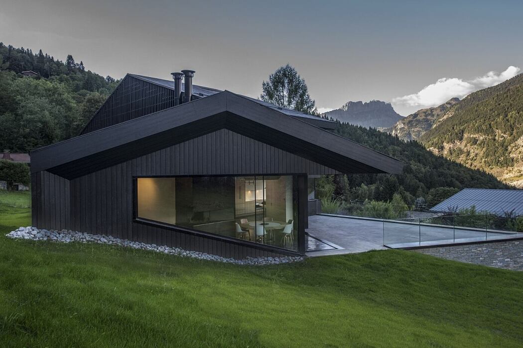 Cabin in Chamonix by Pierre Marchand Architectes - 1
