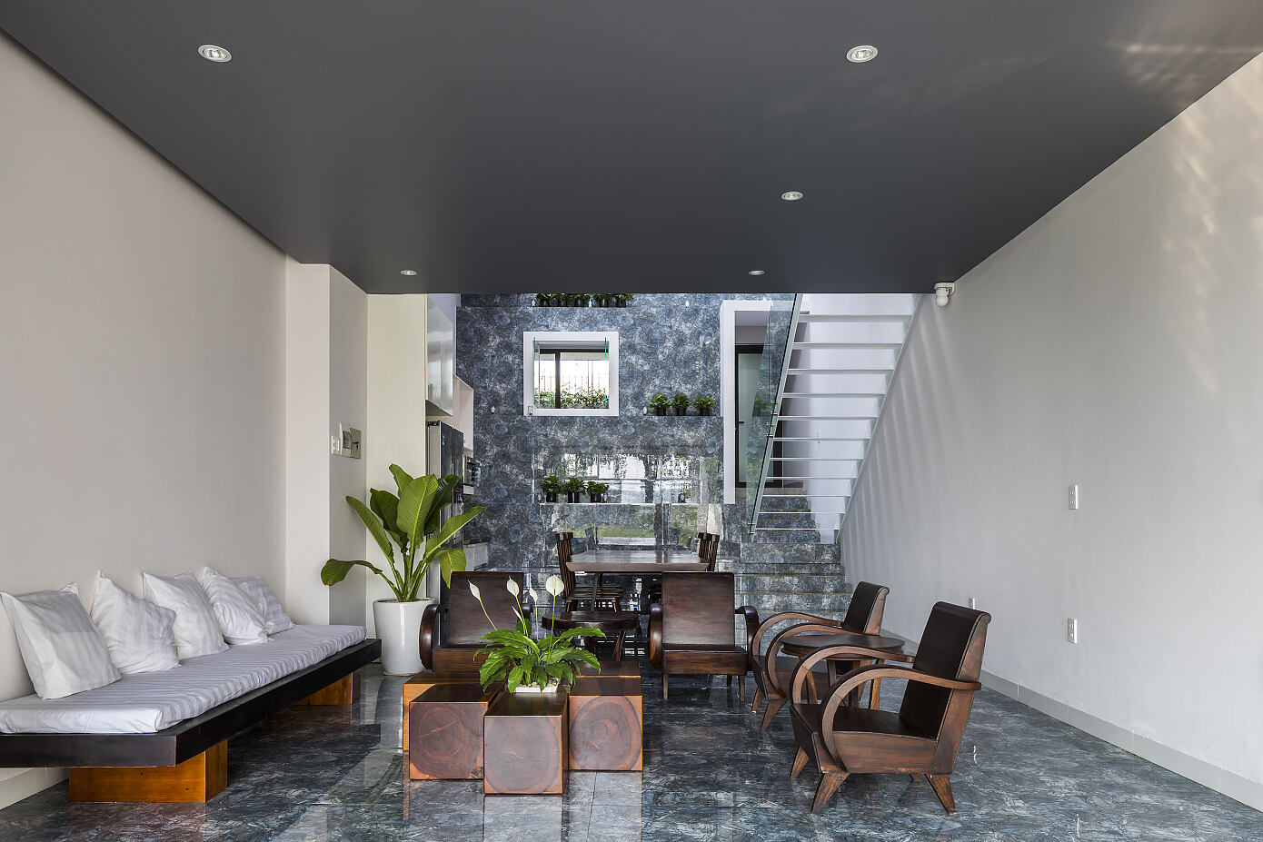 Townhouse in Hue by MW Archstudio