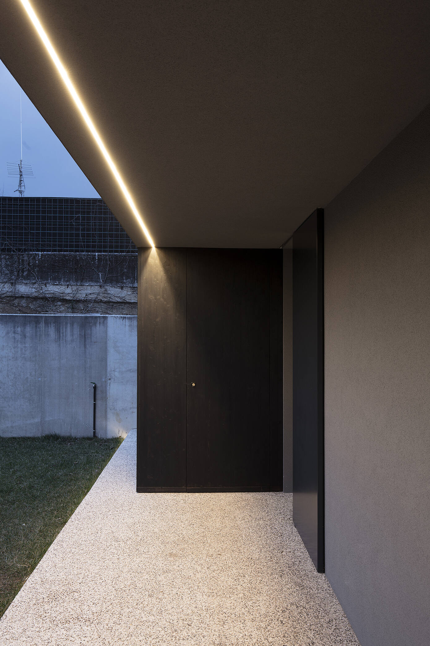 House EA by Didonè Comacchio Architects