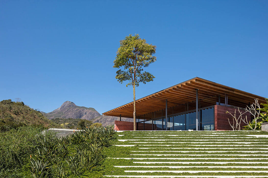 Terra House by Bernardes Arquitetura