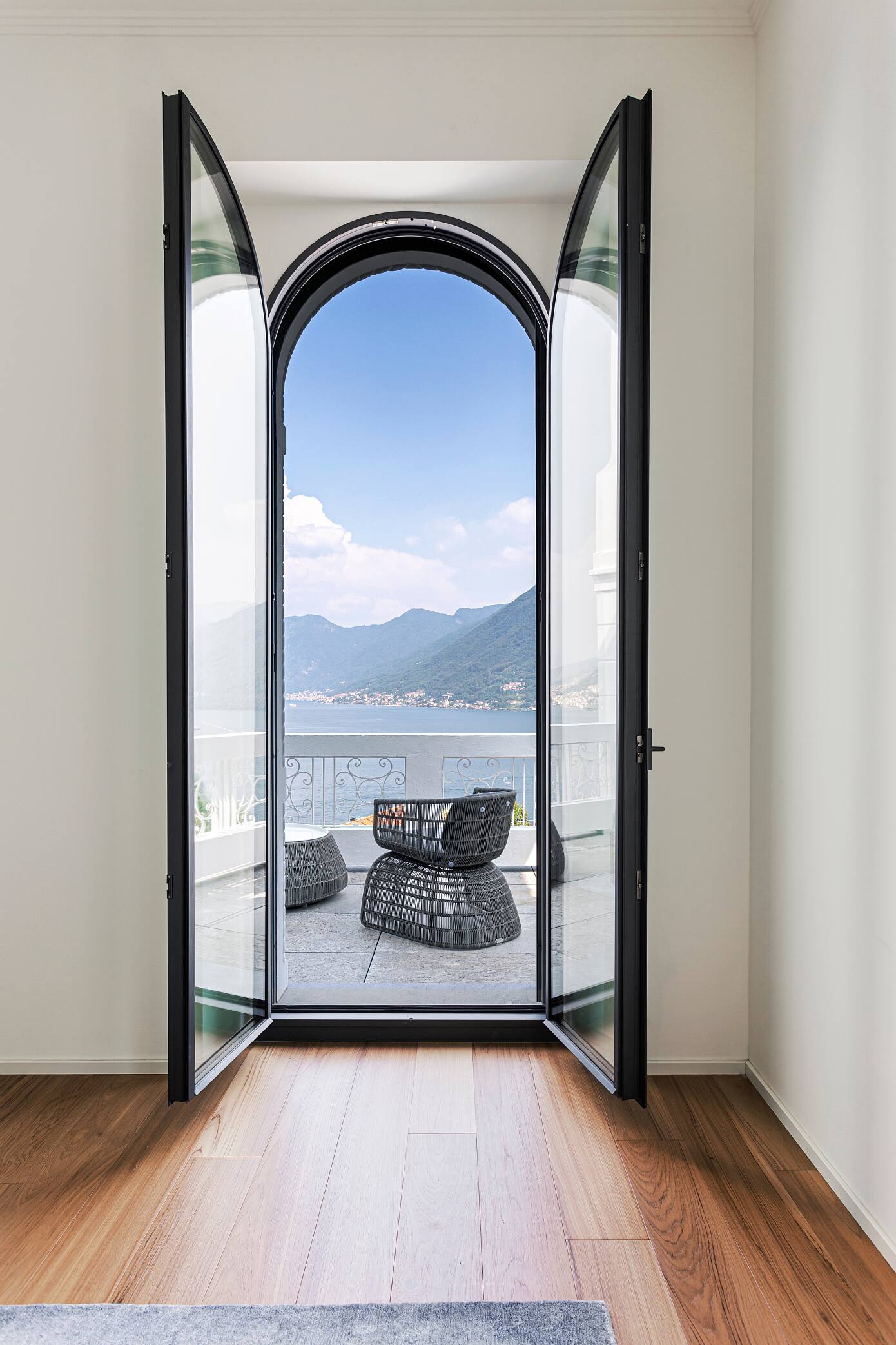 Villa Lake Como by Nomade Architettura Interior Design