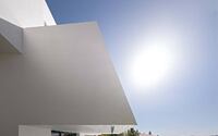 005-cantilever-house-uc21-architects