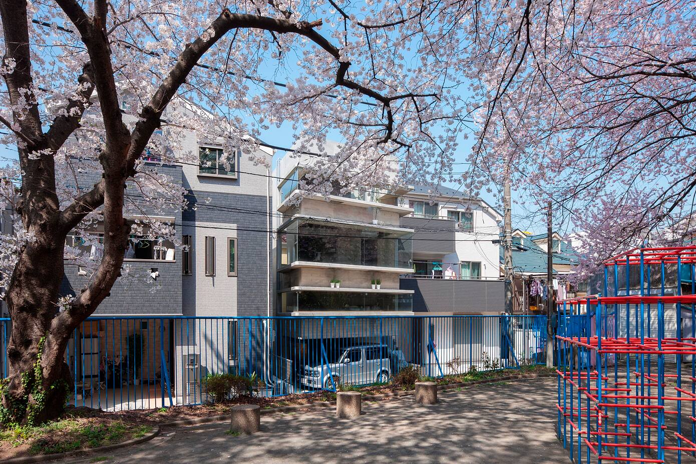 Oriel Window House by Shinsuke Fujii Architects