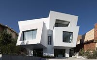 012-cantilever-house-uc21-architects