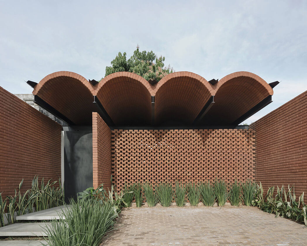 Intermediate House by Equipo de Arquitectura
