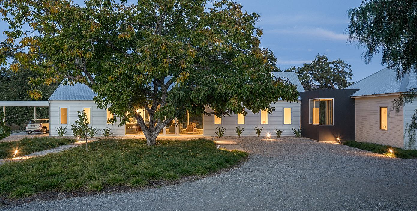 Vineyard Farmhouse by Signum Architecture