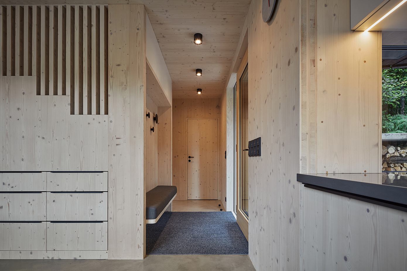 Cottage Inspired by a Ship Cabin by Prodesi/Domesi
