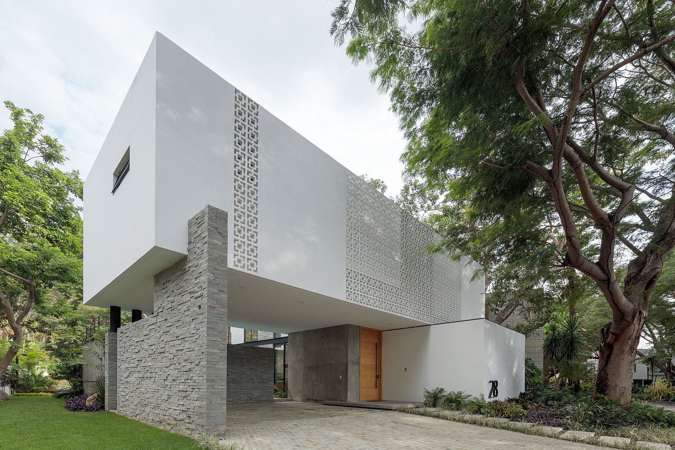 Casa la Blanca by Di Frenna Arquitectos