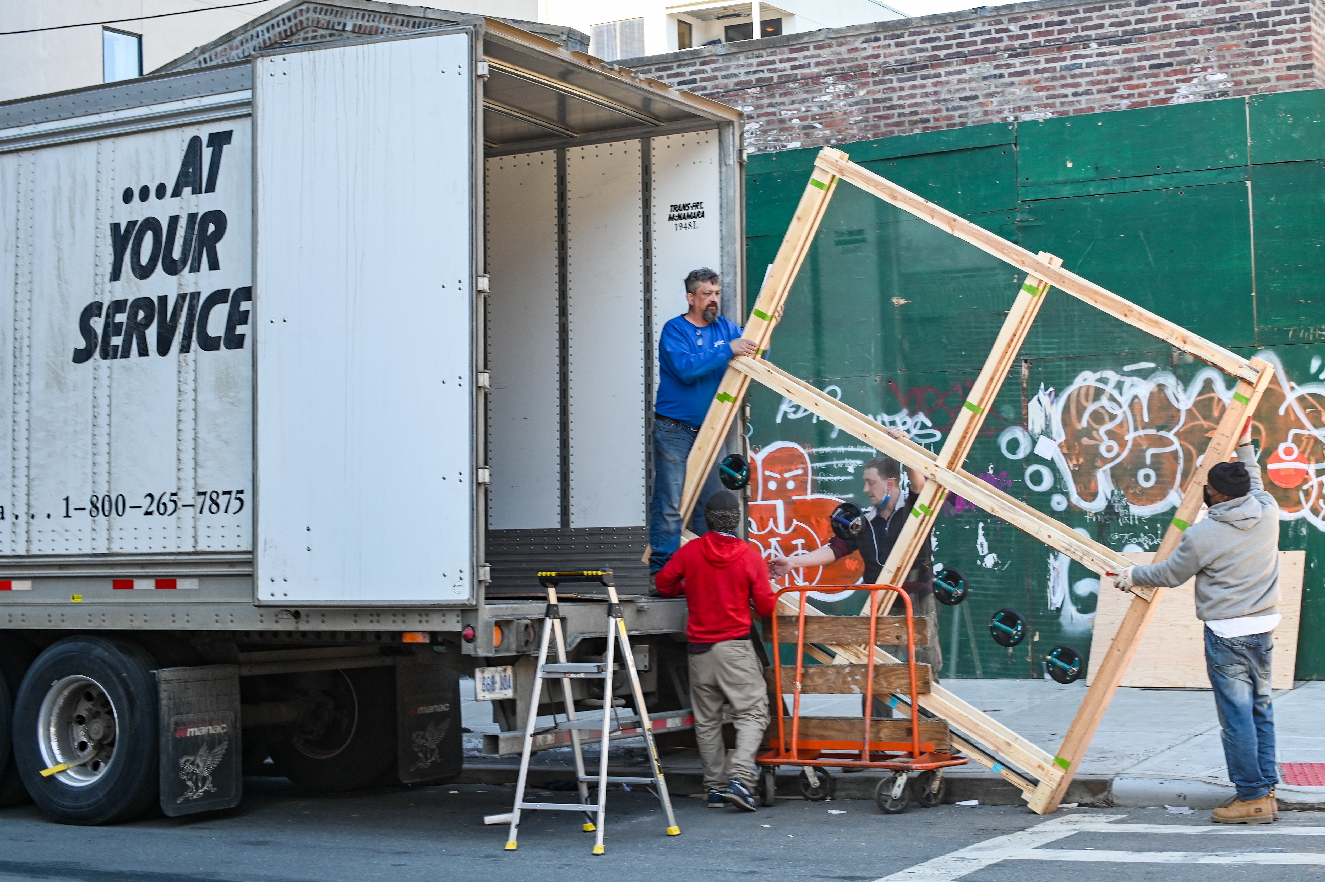 5 Factors to Consider When Hiring a Moving Company