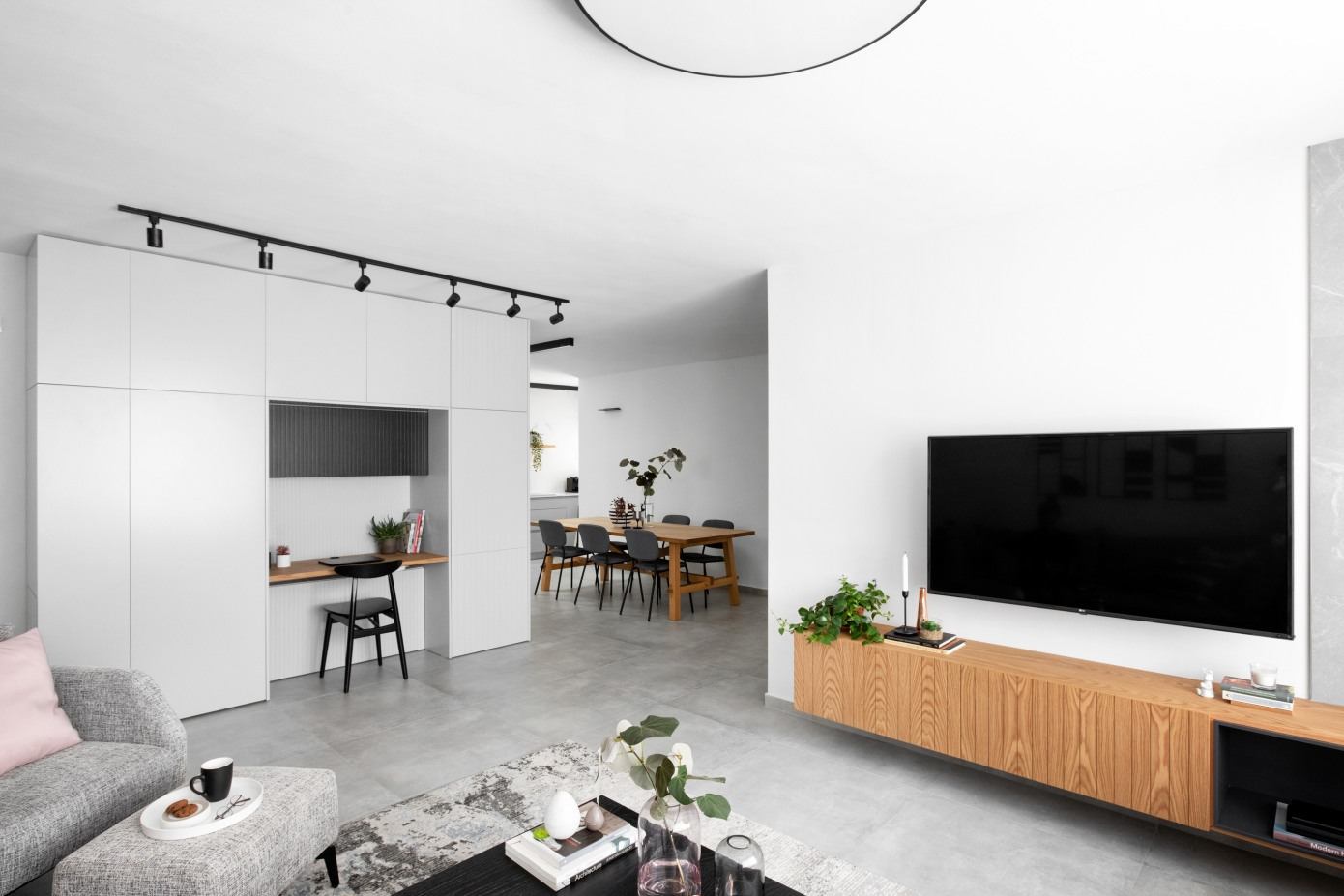 D Apartment by Bazelet Architects