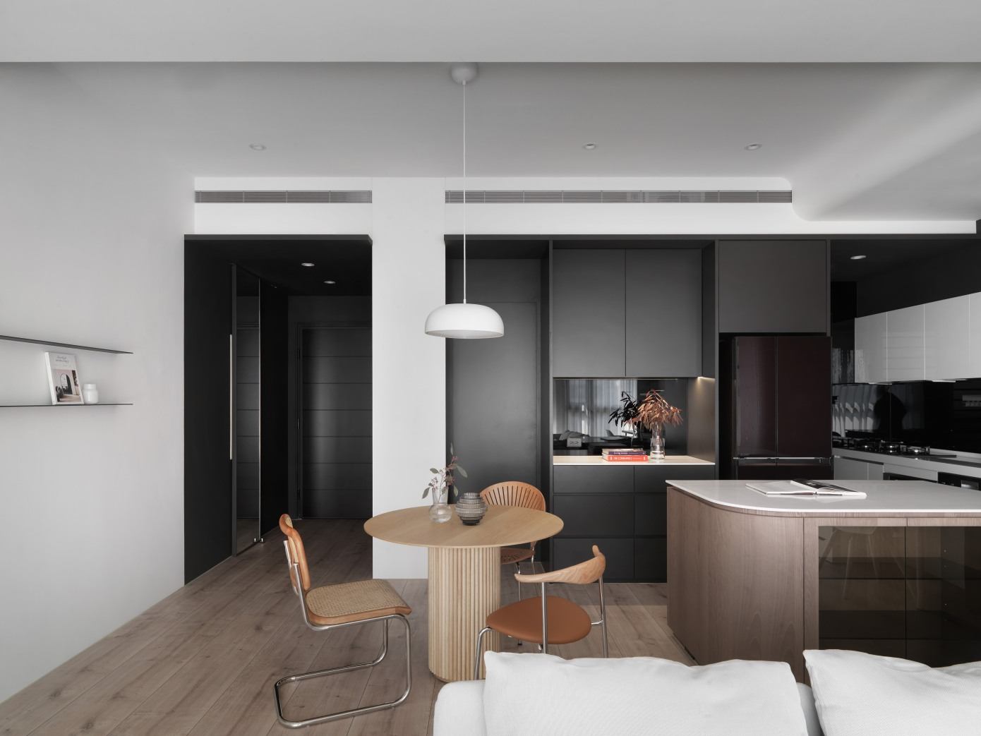 Apartment CH2201 by C.H. Interior