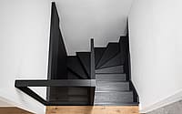 015-attic-apartment-black-box-komon-architekti