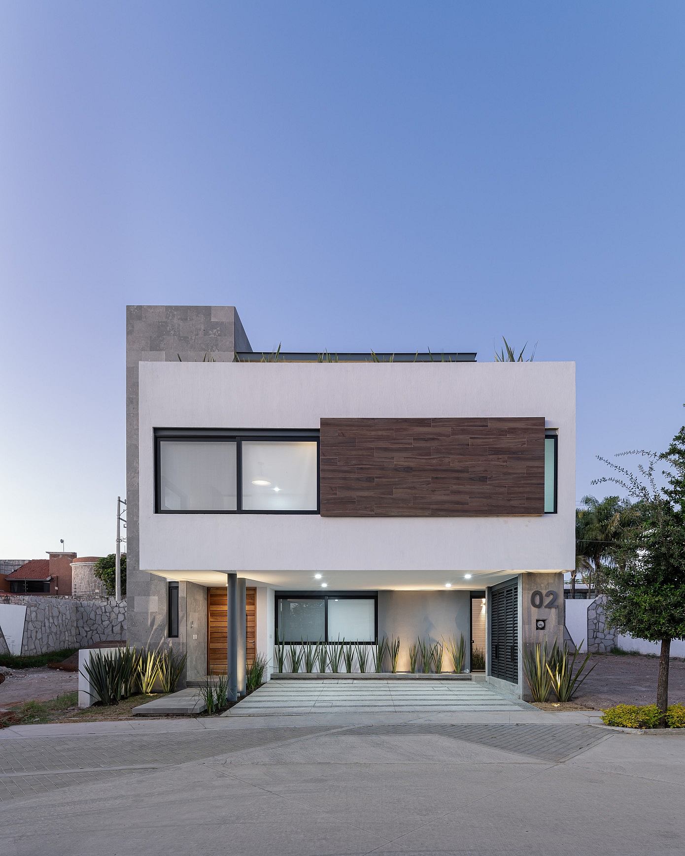 Casa Muralia L-02 by Luis Magdaleno Veloz