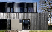 001-silky-black-house-joris-verhoeven-architecture