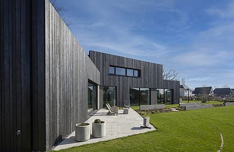 Silky Black House by Joris Verhoeven Architecture