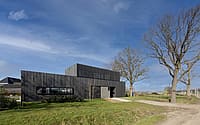 007-silky-black-house-joris-verhoeven-architecture