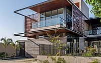 007-perched-house-inclined-studio