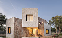 002-llo-house-ooiio-architecture
