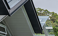 007-roof-house-emerge-architects-associates
