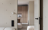 beige-apartment-by-zrobim-architects-015