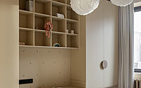 beige-apartment-by-zrobim-architects-020