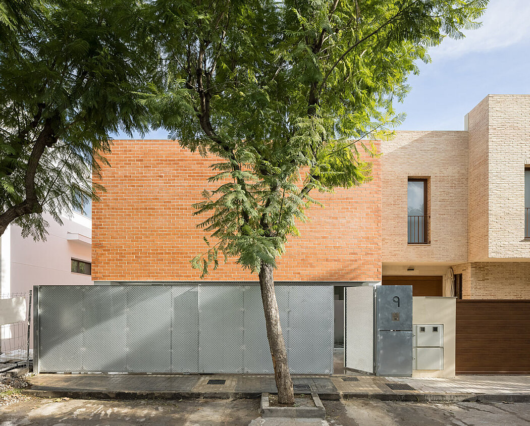 Casa Bloc: Minimalist House in Valencia by Estudi La Caseta - 1