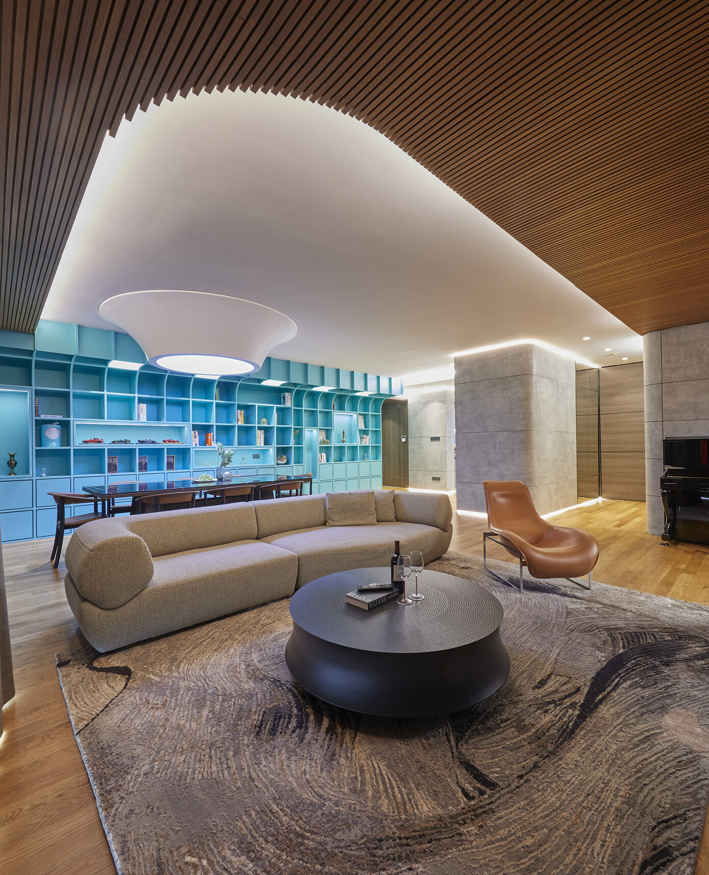 Acoustic Abode: Contemporary Penthouse Apartment