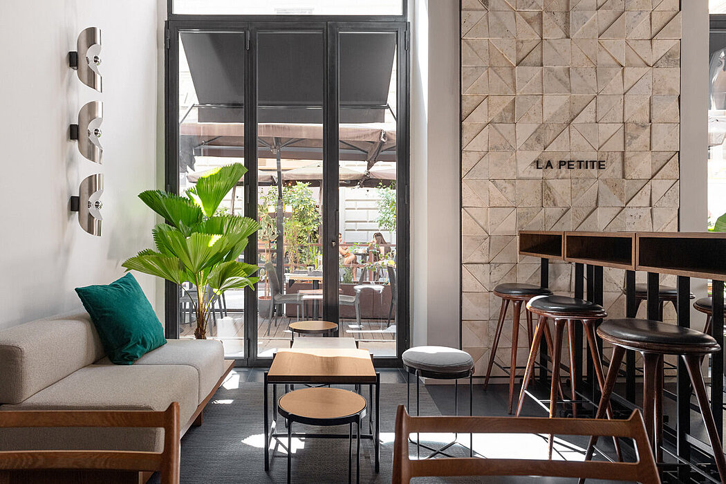 La Petite: A Cocktail Bar with an Enveloping Atmosphere